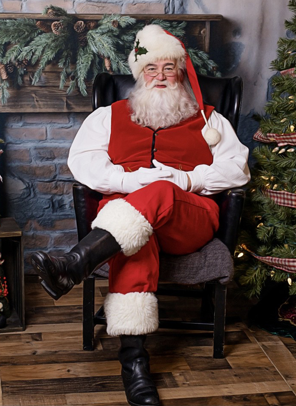 Customer photos wearing [Editors Pick] Impeccable Santa