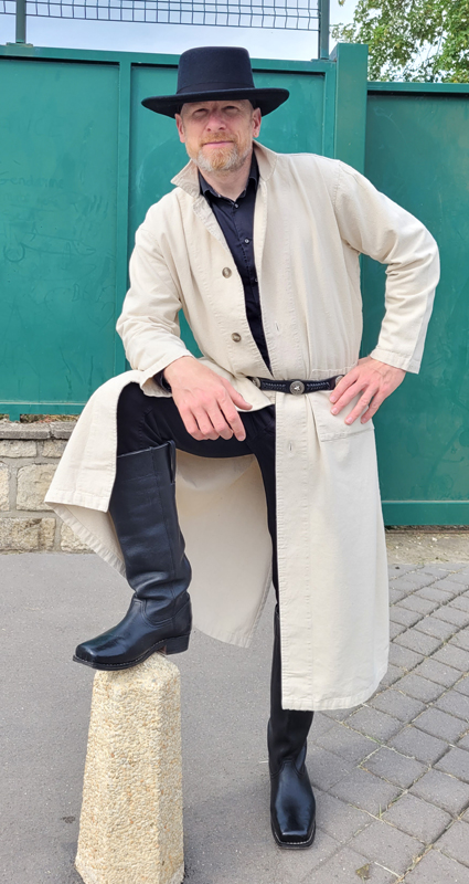 Customer photos wearing Cowboy in France