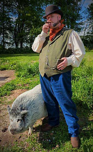 Customer photos wearing [Editors Pick] A Man and his Pig