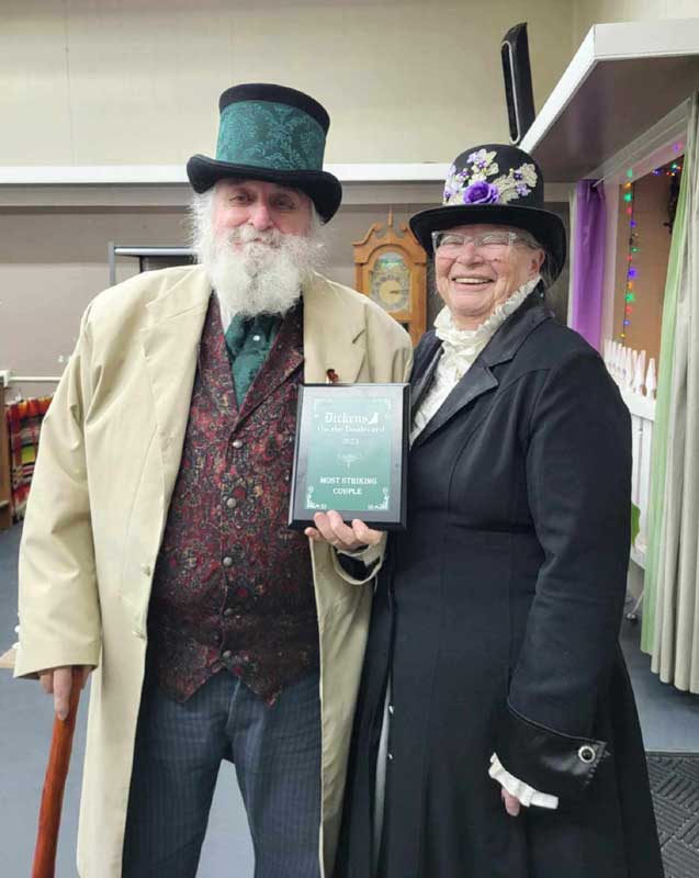 Customer photos wearing [Editors Pick] Dickens' Dashing Duo